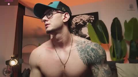 Snapshot of thomas_falcon1 chatting on January 2026 01:10:02 AM Thomas Falcon online show from January 2026 01:10:02 AM