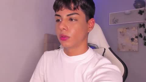 Snapshot of thomas_wild chatting on October 2025 06:36:01 AM Thomas online show from October 2025 06:36:01 AM