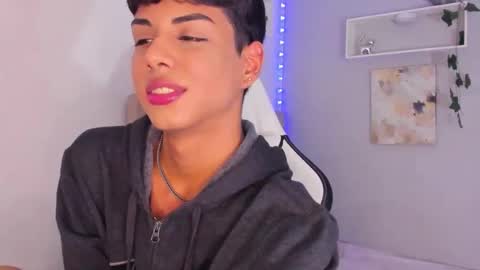 Snapshot of thomas_wild chatting on October 2025 10:16:01 AM Thomas online show from October 2025 10:16:01 AM