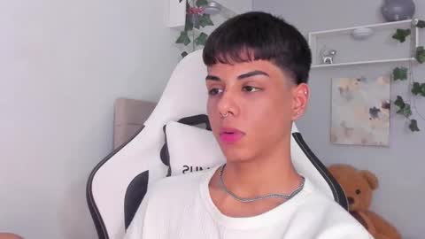 Snapshot of thomas_wild chatting on November 2025 07:29:01 AM Thomas online show from November 2025 07:29:01 AM