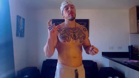 Snapshot of thomashoward31 chatting on January 2025 01:45:02 PM Thomas online show from January 2025 01:45:02 PM