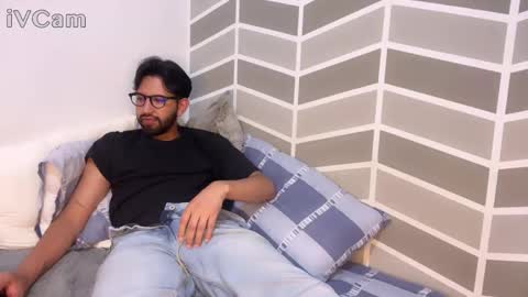 thomass10183 online show from February 2026 04:13:01 AM