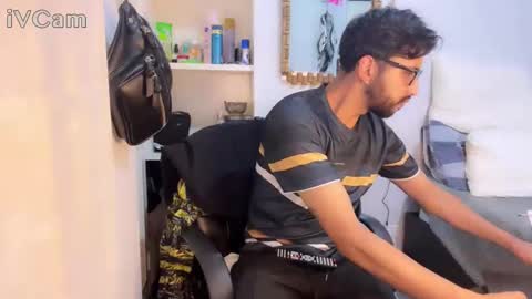 thomass10183 online show from February 2026 03:38:02 AM