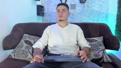 Snapshot of thomass_conor chatting on November 2025 06:12:01 PM thomass_conor online show from November 2025 06:12:01 PM