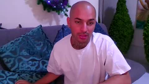 Snapshot of thomassmith2023 chatting on December 2024 09:13:02 PM thomas smith online show from December 2024 09:13:02 PM