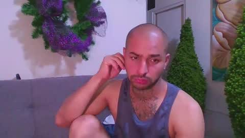 Snapshot of thomassmith2023 chatting on February 2025 10:48:02 PM thomas smith online show from February 2025 10:48:02 PM