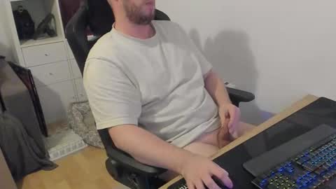 thommy2008 online show from October 2025 02:40:01 PM