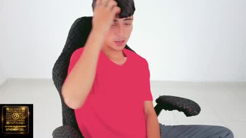 Snapshot of thommy_cute chatting on March 2026 02:33:02 AM Thomas online show from March 2026 02:33:02 AM
