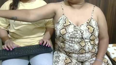 kabir 32 guy khushi 31 wife kavya 23 sexy frnd online show from July 2026 03:19:02 AM