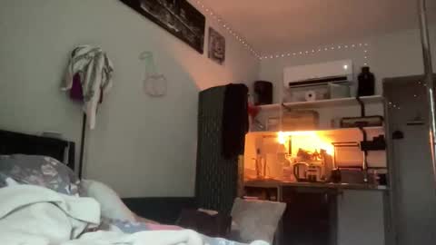 Snapshot of throatyygoat chatting on November 2025 05:00:01 PM throatyygoat online show from November 2025 05:00:01 PM