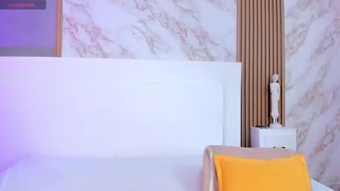 tianaglow4 online show from October 2025 12:28:02 PM