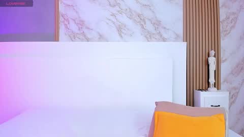 tianaglow4 online show from October 2025 12:06:01 PM