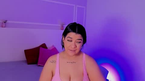 tiannagloww online show from February 2026 07:07:01 PM