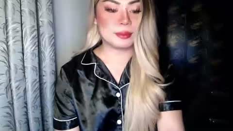 Snapshot of tiara_kishatsu chatting on November 2025 03:47:01 PM arianna tiara online show from November 2025 03:47:01 PM