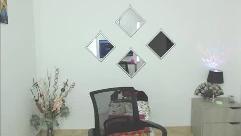 Snapshot of tiara_mature chatting on December 2024 04:21:01 AM GOOD MOMMY online show from December 2024 04:21:01 AM