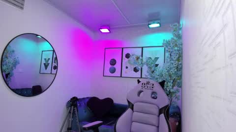 Tiara  online show from April 2026 03:04:02 AM