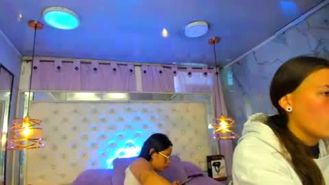Tifanny y Vale online show from July 2026 12:19:01 PM