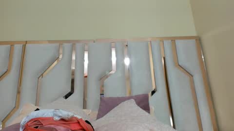    online show from January 2025 07:04:01 PM