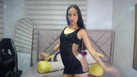 Snapshot of tifany_v chatting on September 2025 08:32:02 PM Hi Stream 800 to 1400 online show from September 2025 08:32:02 PM