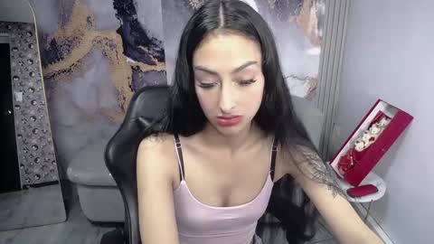 Snapshot of tifany_v chatting on September 2025 01:14:02 PM Hi Stream 800 to 1400 online show from September 2025 01:14:02 PM