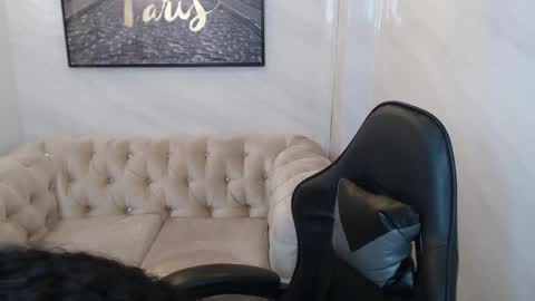 Snapshot of tifany_v chatting on October 2025 01:14:01 PM Hi Stream 800 to 1400 online show from October 2025 01:14:01 PM