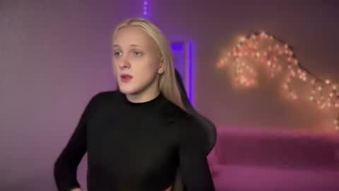 Snapshot of tiffany2005 chatting on October 2025 10:27:01 AM Amira online show from October 2025 10:27:01 AM