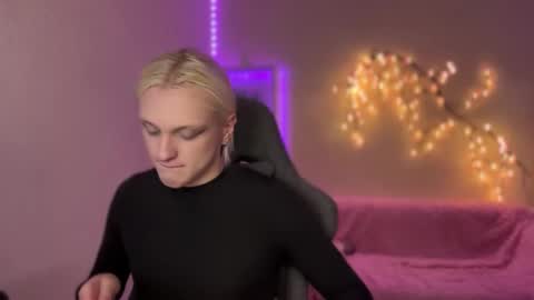 Snapshot of tiffany2005 chatting on November 2025 11:20:01 AM Amira online show from November 2025 11:20:01 AM