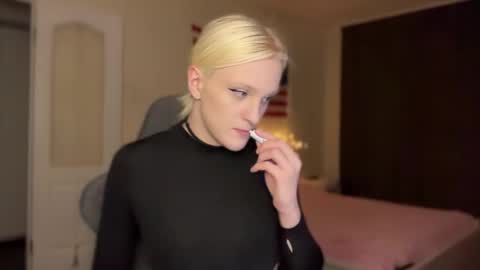 Snapshot of tiffany2005 chatting on December 2025 09:13:02 AM Amira online show from December 2025 09:13:02 AM