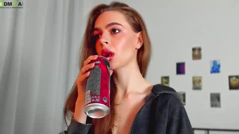 Snapshot of tiffany_loong chatting on September 2025 10:35:02 PM tiffany online show from September 2025 10:35:02 PM