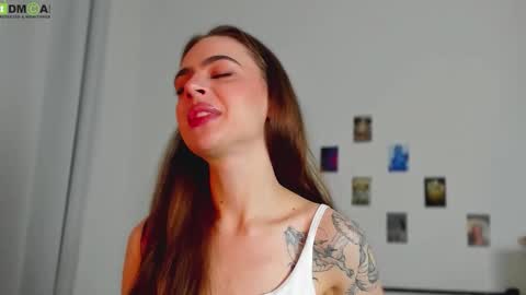 Snapshot of tiffany_loong chatting on October 2025 11:07:01 PM tiffany online show from October 2025 11:07:01 PM