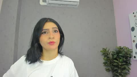 Snapshot of tiffany_mendez chatting on April 2026 12:07:02 PM tiffany_mendez online show from April 2026 12:07:02 PM