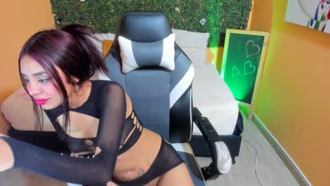 Snapshot of tiffany_sander chatting on December 2024 08:11:01 PM tiffany_sander online show from December 2024 08:11:01 PM