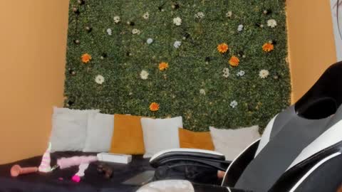 Snapshot of tiffany_sander chatting on December 2024 09:31:01 AM tiffany_sander online show from December 2024 09:31:01 AM