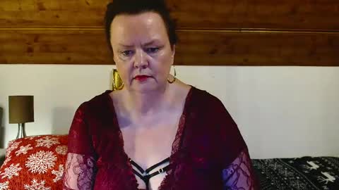 TiffanyMature online show from November 2025 10:00:02 PM