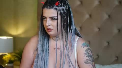  Tiffany  online show from October 2025 06:19:02 PM