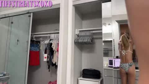 Tiffstreatsxoxo online show from June 2026 08:44:01 PM