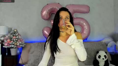 Tina online show from November 2025 11:25:01 AM