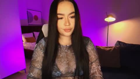 Snapshot of tinafox_ chatting on February 2026 08:21:01 AM hi im curvy babyface girlie Tina online show from February 2026 08:21:01 AM