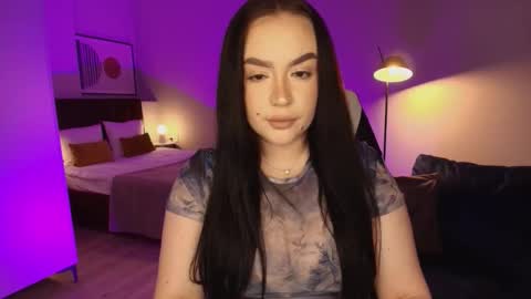 Snapshot of tinafox_ chatting on February 2026 08:01:02 AM hi im curvy babyface girlie Tina online show from February 2026 08:01:02 AM