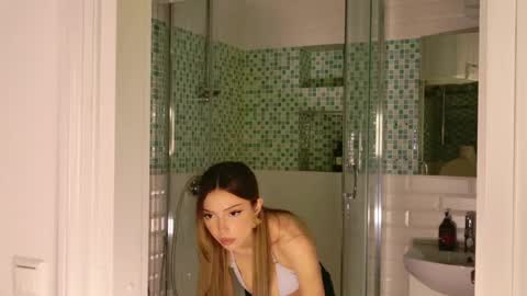 Tina online show from May 2026 01:40:01 PM