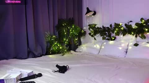 tinasiner online show from February 2025 06:41:02 PM