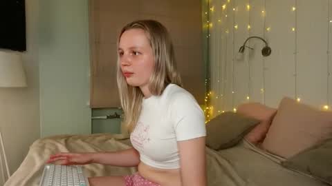 tinasiner online show from September 2025 03:34:02 PM