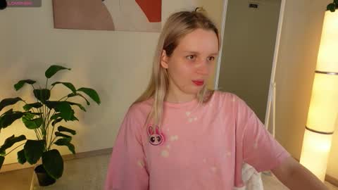 tinasiner online show from November 2025 03:55:02 PM