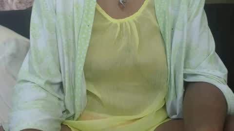 Snapshot of tinaxxxpetitexoxo chatting on December 2025 12:14:02 PM Tina online show from December 2025 12:14:02 PM