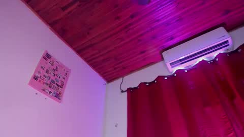 Snapshot of tinixmorgan chatting on February 2026 01:40:02 PM tinixmorgan online show from February 2026 01:40:02 PM