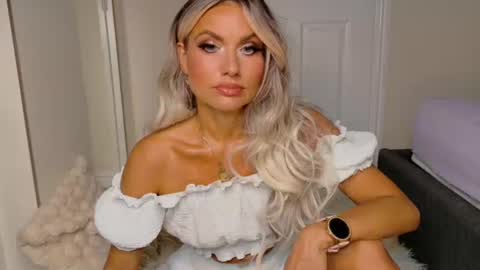 tinkerbell822 online show from May 2026 07:26:01 AM