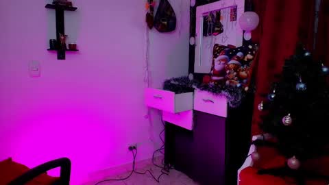 Snapshot of tinnadawson chatting on December 2024 11:23:02 PM I AM BELLA ----------- follow my IG TINNS 69 online show from December 2024 11:23:02 PM