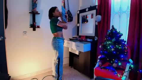 Snapshot of tinnadawson chatting on December 2024 09:22:02 PM I AM BELLA ----------- follow my IG TINNS 69 online show from December 2024 09:22:02 PM