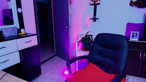 Snapshot of tinnadawson chatting on January 2025 02:03:02 AM I AM BELLA ----------- follow my IG TINNS 69 online show from January 2025 02:03:02 AM