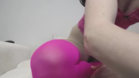 Snapshot of tinnysexygirl chatting on February 2025 01:06:01 PM MissMagicLegs online show from February 2025 01:06:01 PM